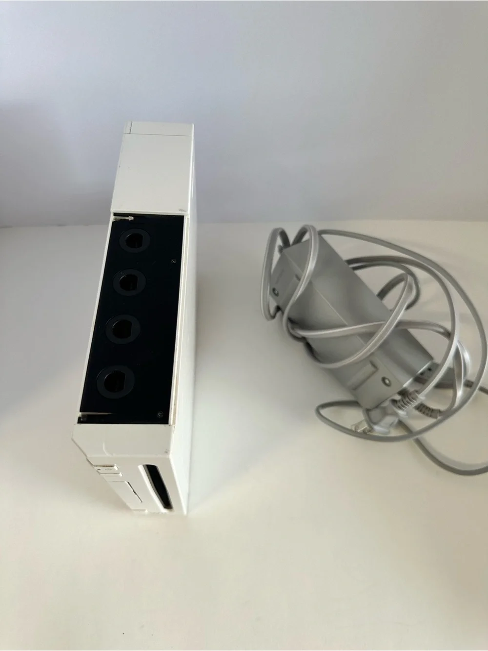 Nintendo Wii RVL-001 Gamecube Compatible White Console W/Cords Missing sensor